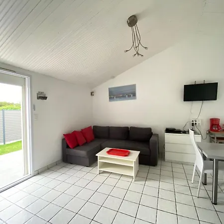 Casa de Férias Maison De Charme Au Calme Avec Jardin Clos, Wifi, Proche Du Marais Girard, Animaux Acceptes - Fr-1-231-133